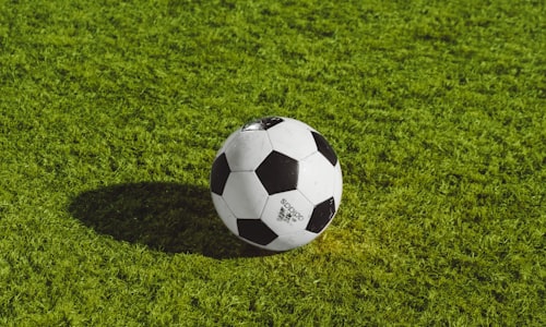 世界杯最佳球员候选：梅西在比赛中带球